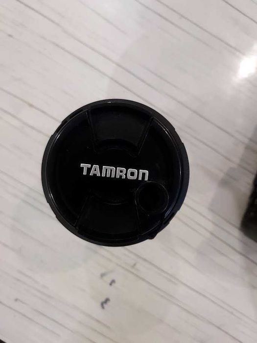 Canon фотоапарат 650D с обектив Tamron 18-200