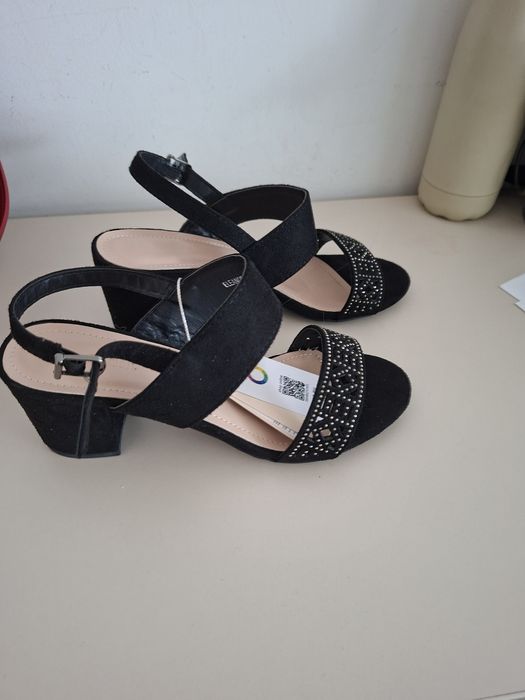 Sandale negre Clara Barson