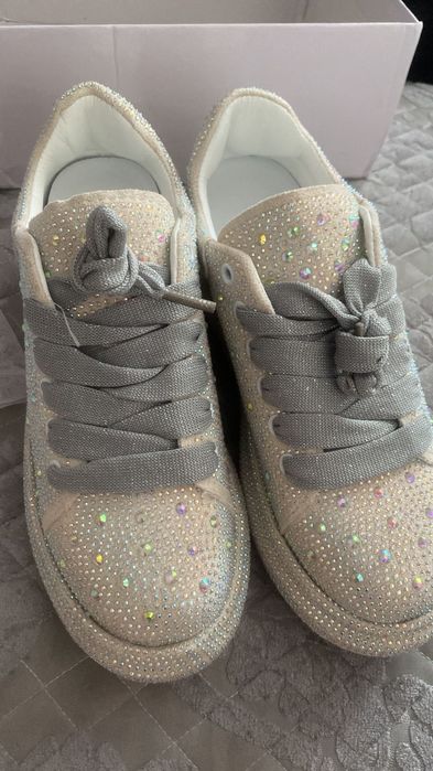 Кросовки в стразах