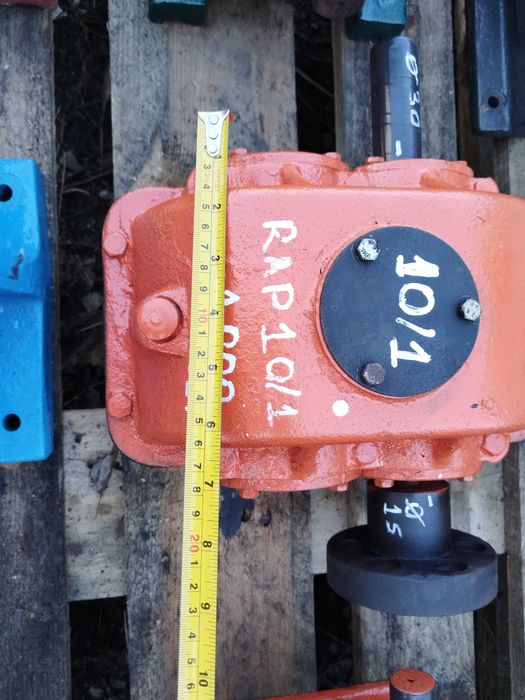 Reductor foraj apa raport 10 la 1 pompa apa