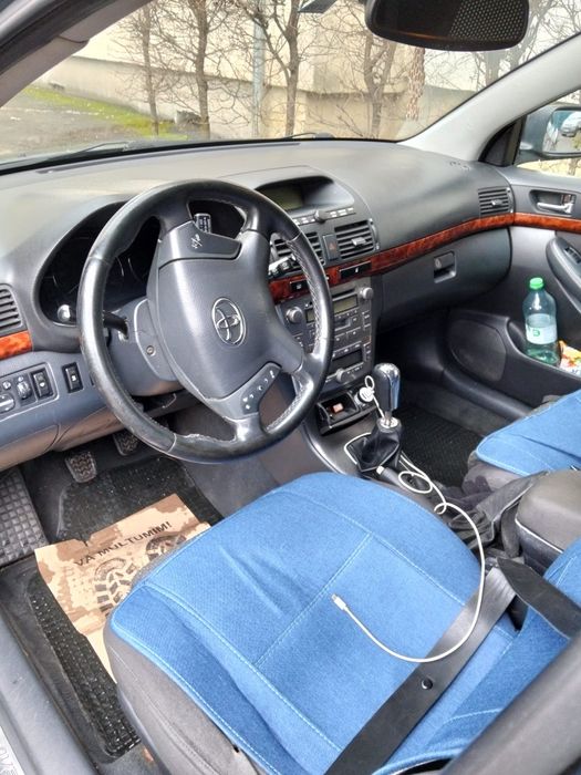 Vând Toyota Avensis