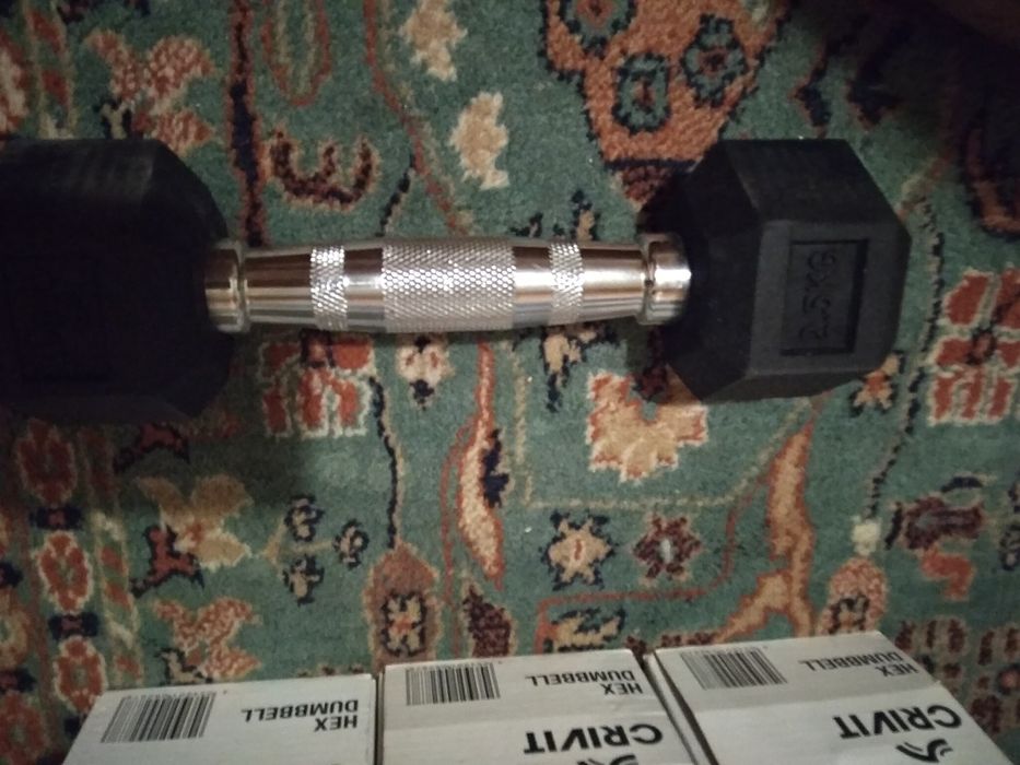 Гира дъмбел 2.5 кг с метални тежести обвити в гума за мъже и жени