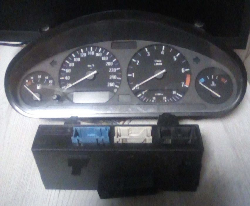 Щиток приборов БМВ E36 и Блок комфорта.