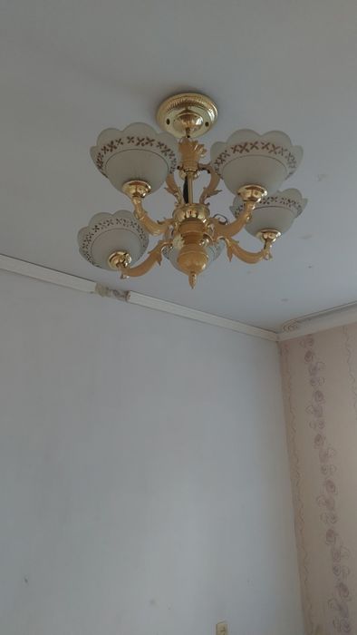 Продается люстра
