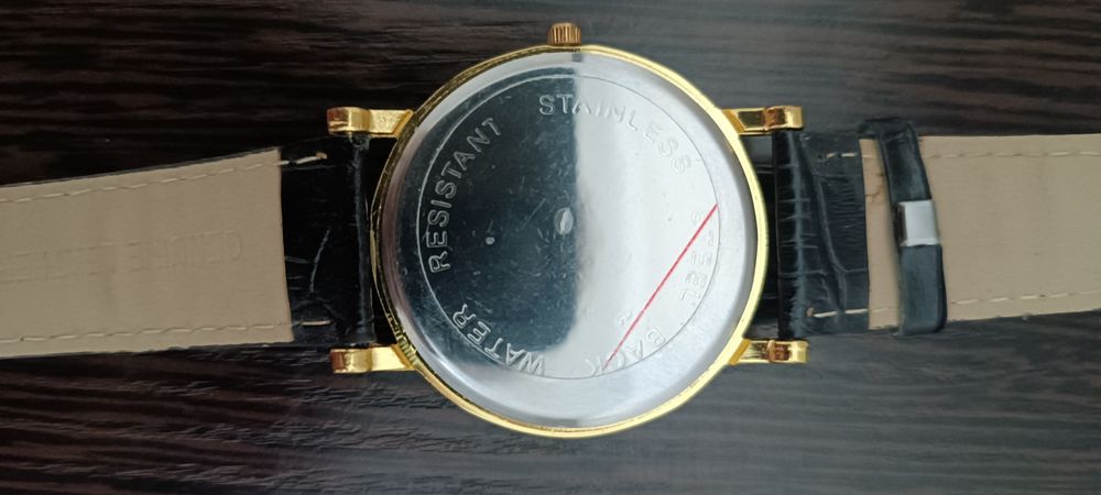 Продам часы кварцевые