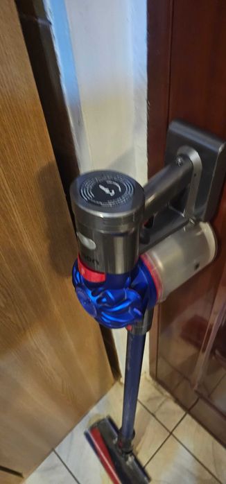 Aspirator vertical fără fir Dyson V8 Advanced