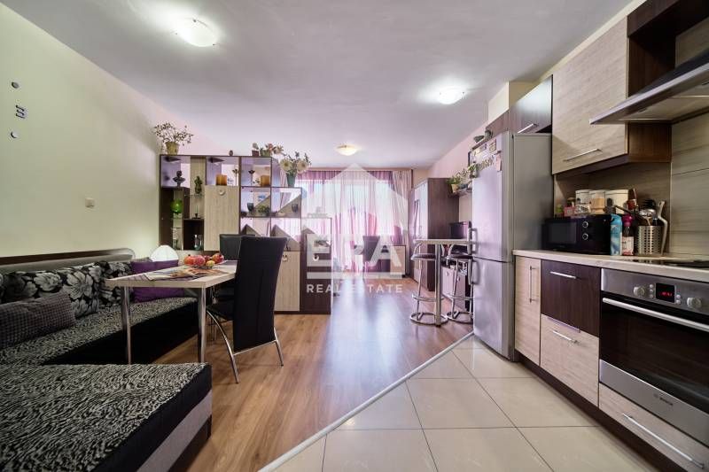 Просторен, напълно обзаведен едностаен апартамент, в централната част