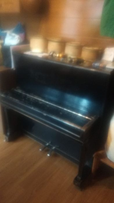 Пианино Красный октябрь