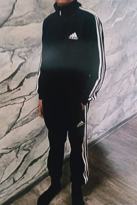 Продам спортивный костюм