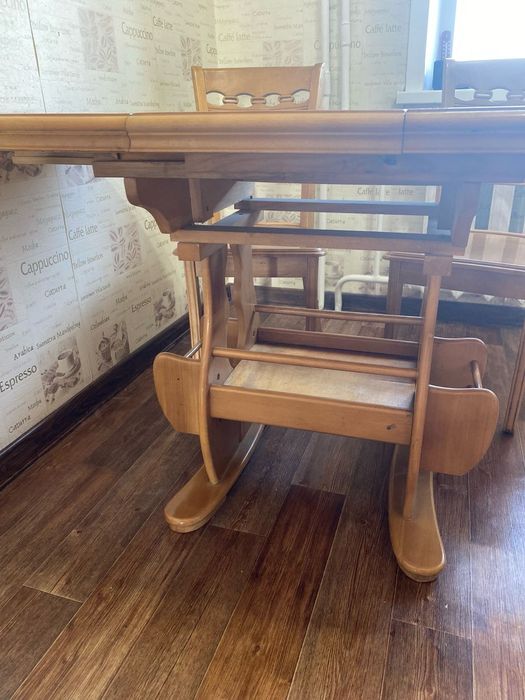 Продам стол кухонный