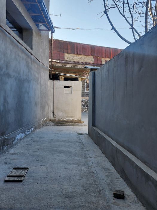 Уй сотилади ховли. Дом продаётся участок