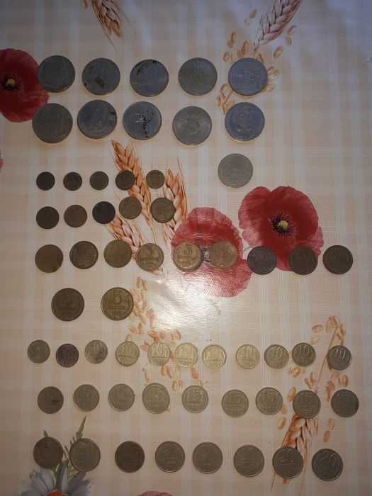 Старые разные монеты