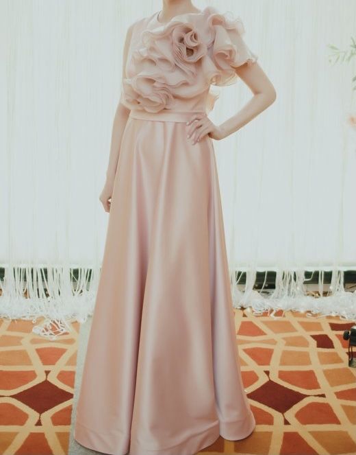 Шикарное вечернее платье