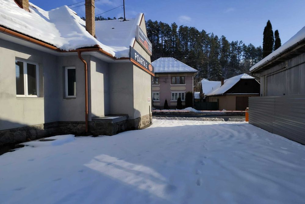 Clădire renovată de închiriat pentru activități comerciale în Sovata