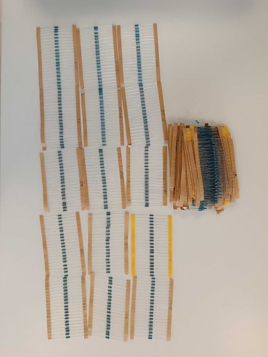 Set 1280 rezistori metalici 1/4W – 64 valori, 1%, 250V