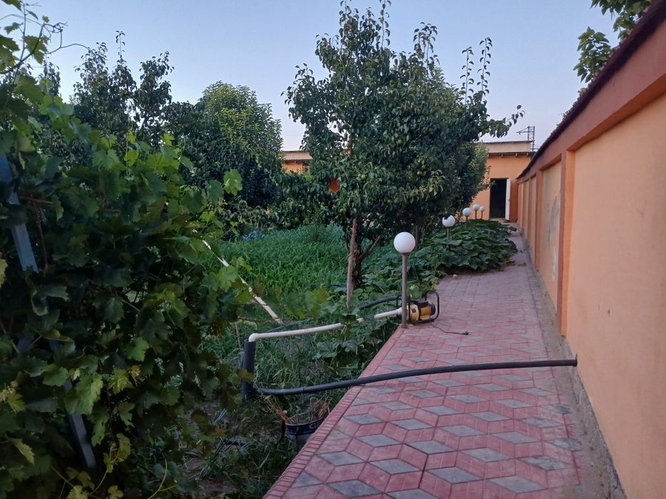 Бустон шахрида хамма кулайликларга эга уй сотилади