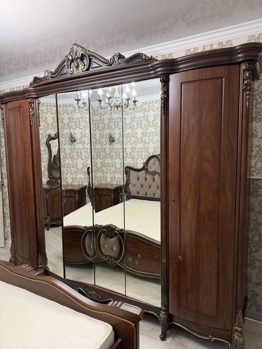 Продам спальный гарнитур