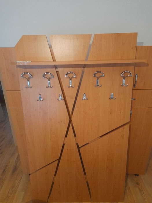 Cuier+2buc. Dulap Pantofi destinat sub casa scarii