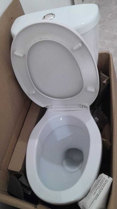 Продам унитаз белый