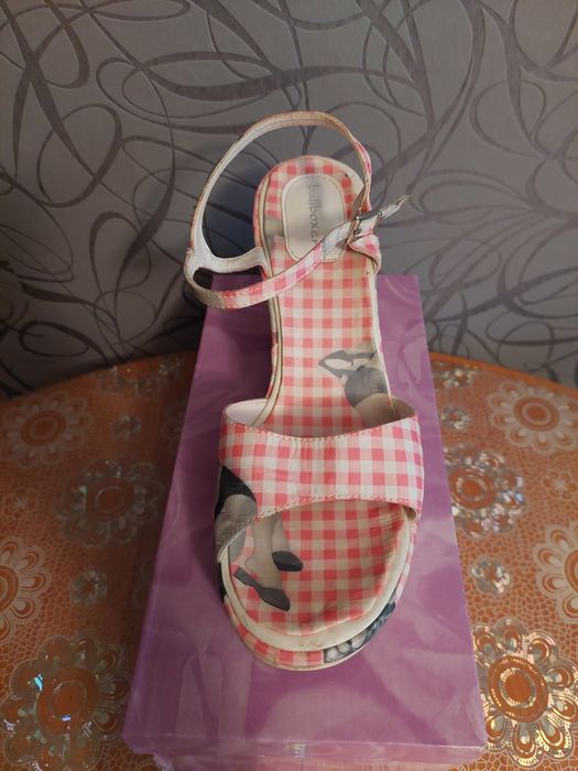 Босоножки женские