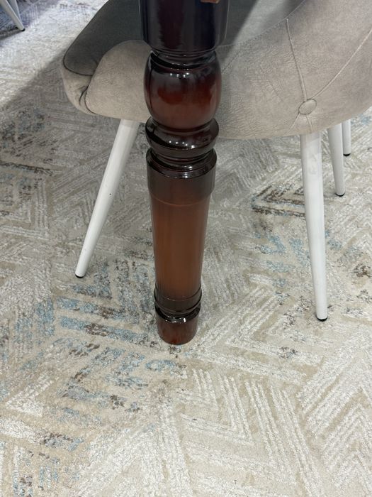 Стол для зал гостинной