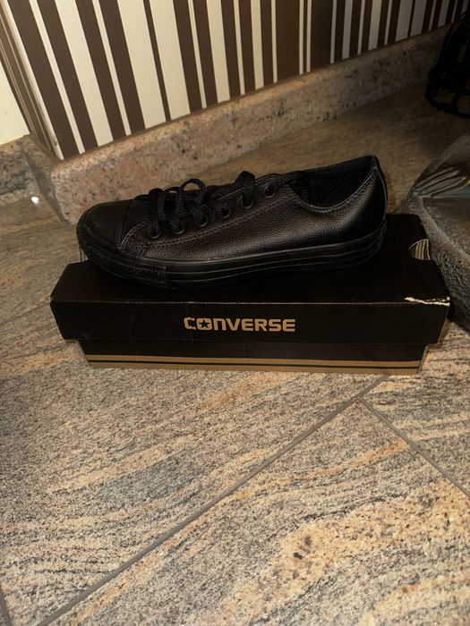Converse negri piele