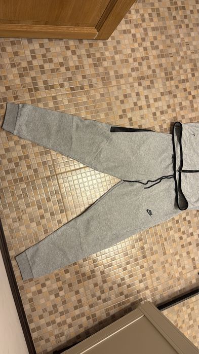 Nike tech gri,nou marimea M