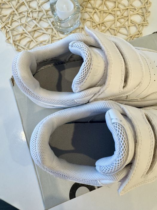 Бели детски маратонки/кецове