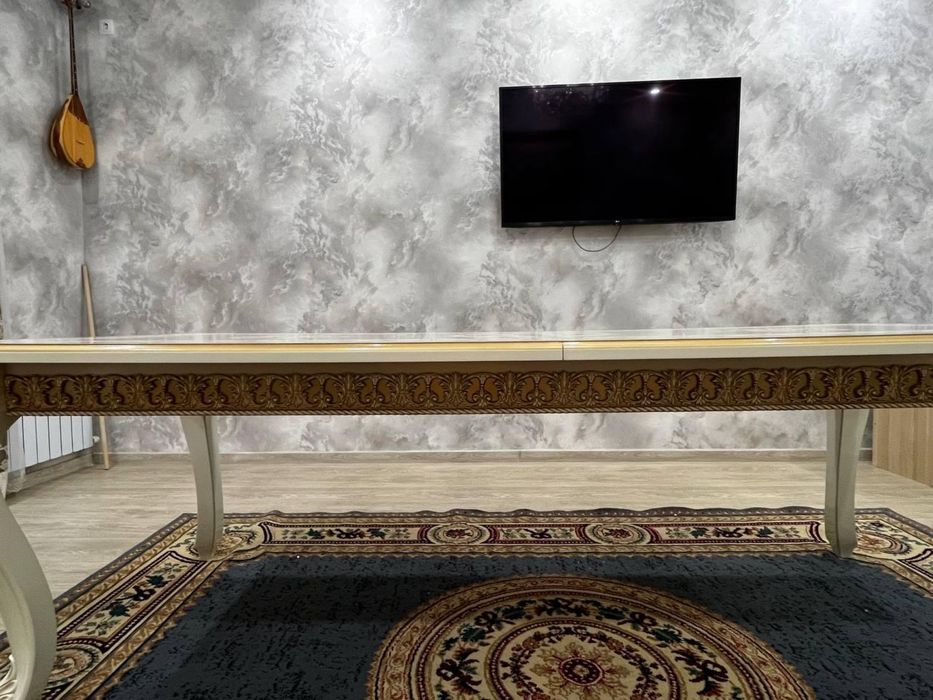 Продам стол для гостинной