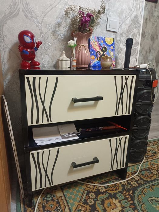 Прикроватные тумбы