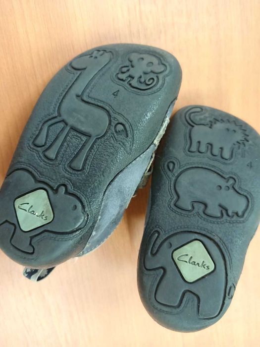 Бебешки обувки Clarcks  - First shoes - Номер 4 английски стандарт.