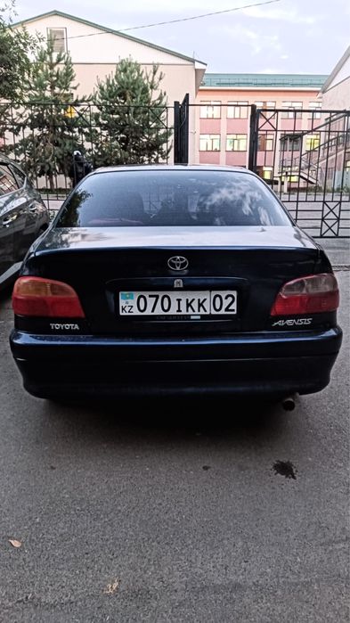 Продам машина тайота авенсис