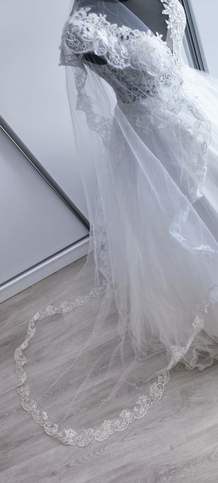 Rochie de mireasa 
O singura purtare,marime s-m
Curățare profesi