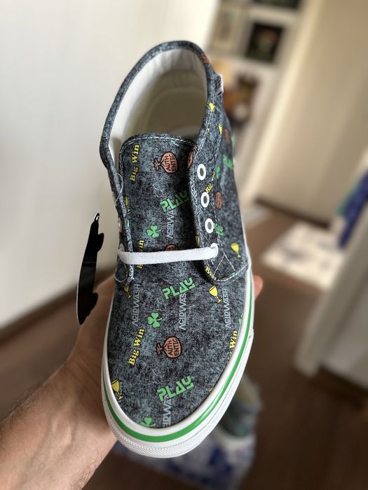 Vând bascheți VANS