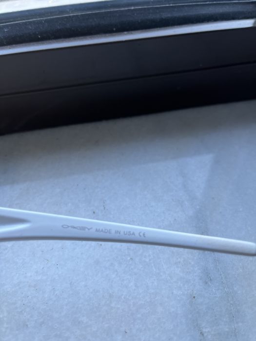 Ochelari Okley , noi