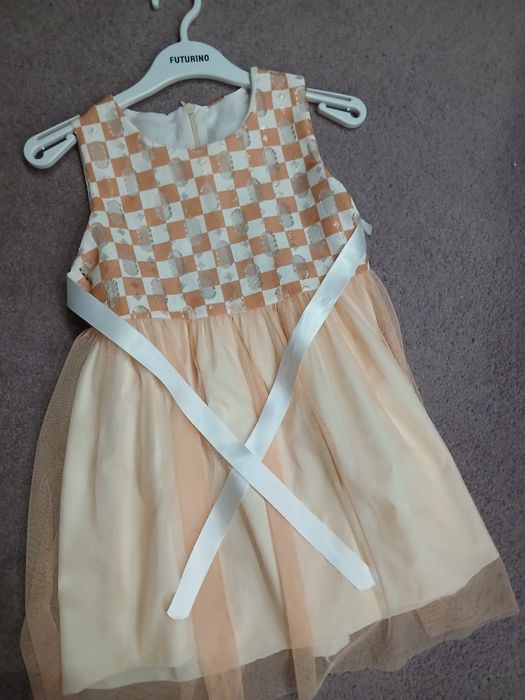 Платье новое с подкладом на 3-5л 2000т