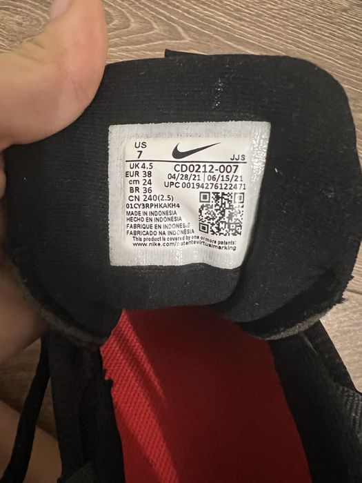 Женские кроссовки Nike Legend Essential