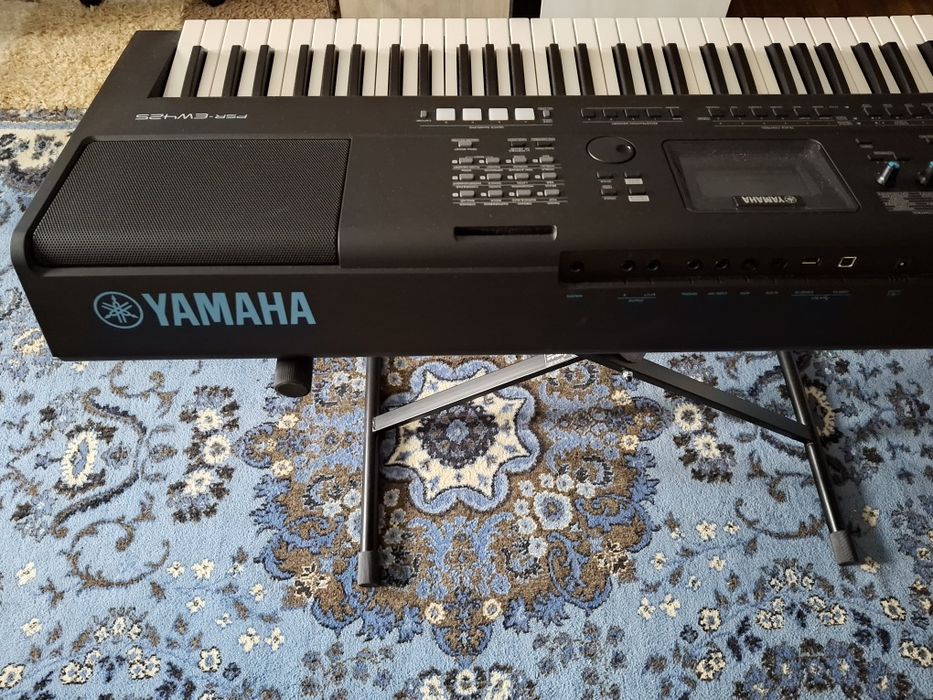 Orga Yamaha PSR EW 425