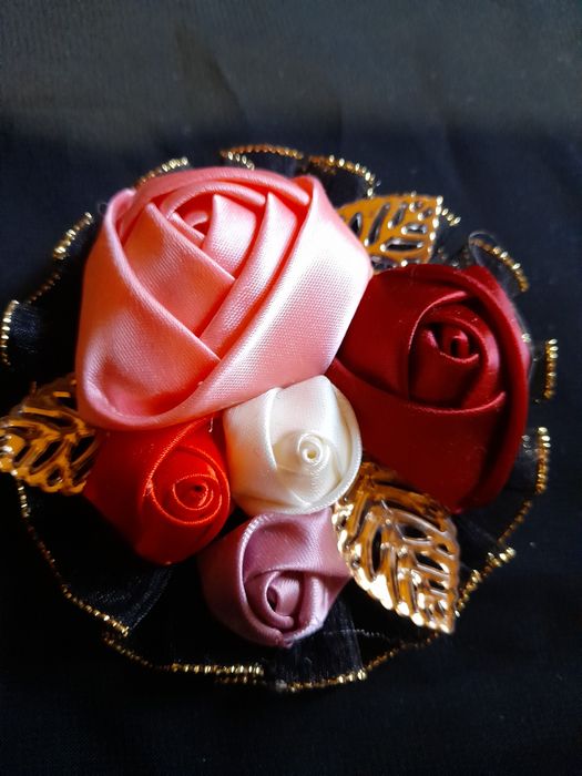 Brosa de matase unicat lucrata manual diverse modele si culori