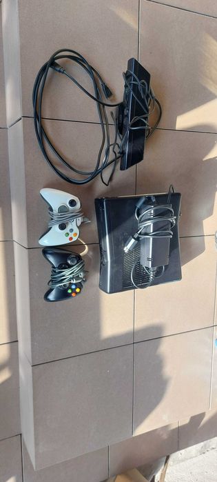 Xbox 360, 2 manete 4 jocuri