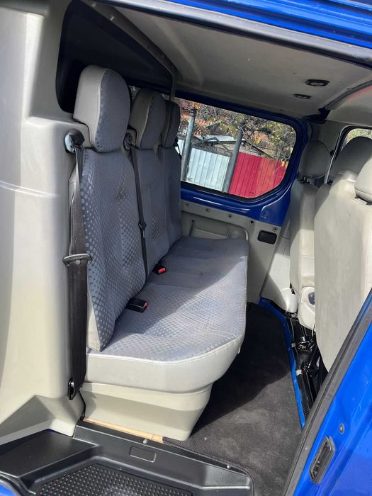 Vand renault trafic,Opel.vivaro cu 6 locuri si duba maxim de lung an 2007 motor 1.9 dci