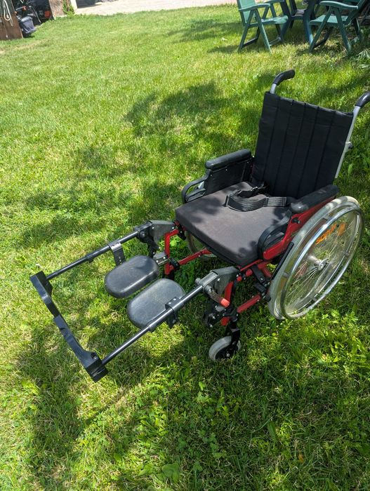 Carucior pliabil pentru persoane cu handicap