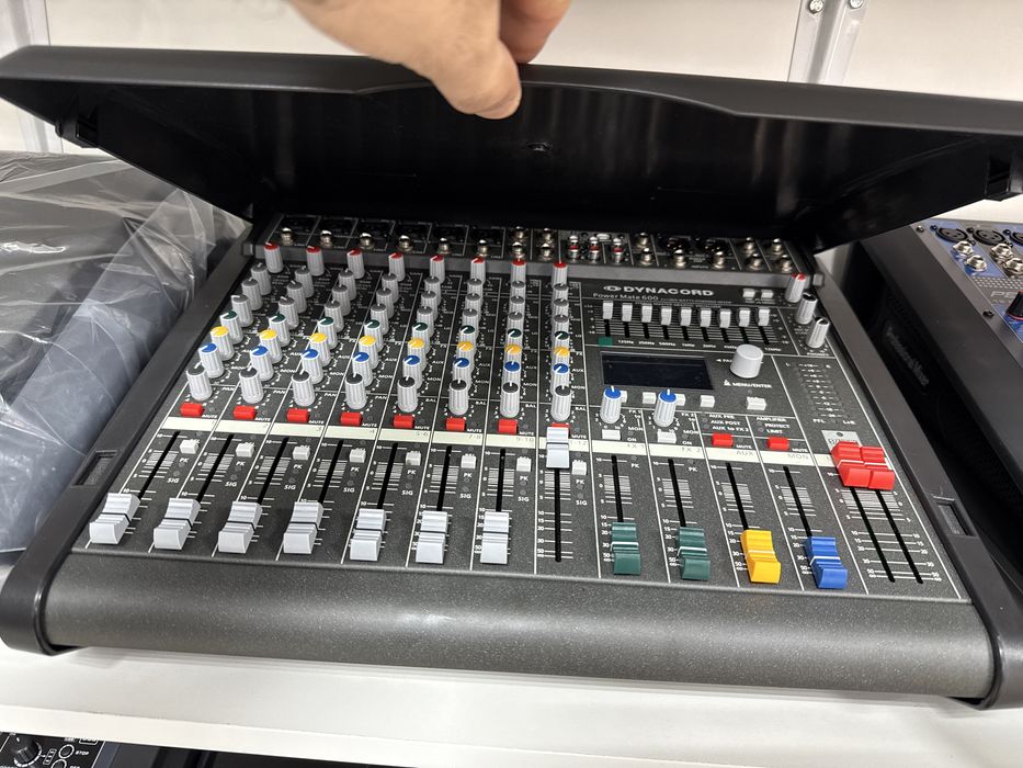 Активный микшерный пульт