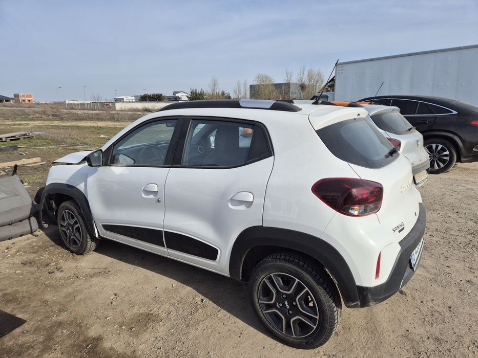 Dacia spring avariat lovit