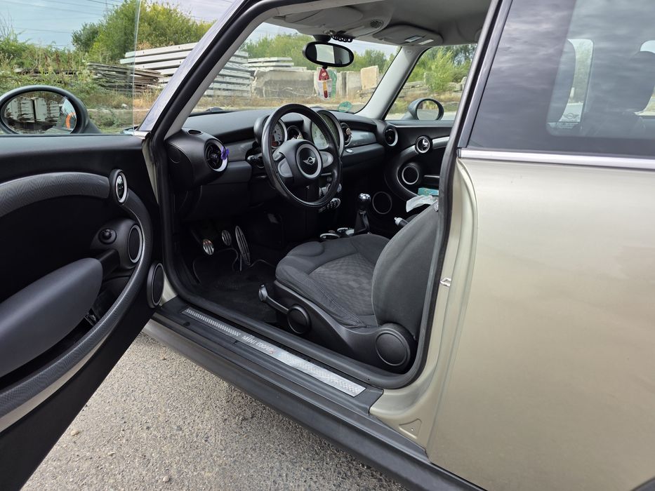 Vând Mini Cooper