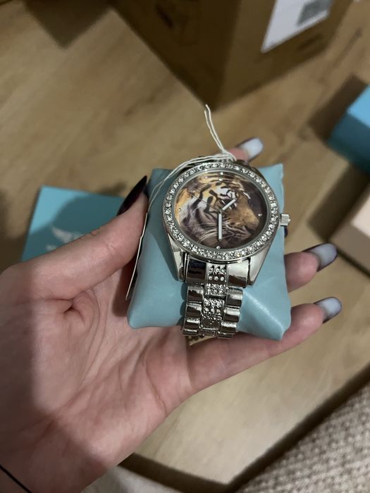 Ceas de femeie nou cu eticheta