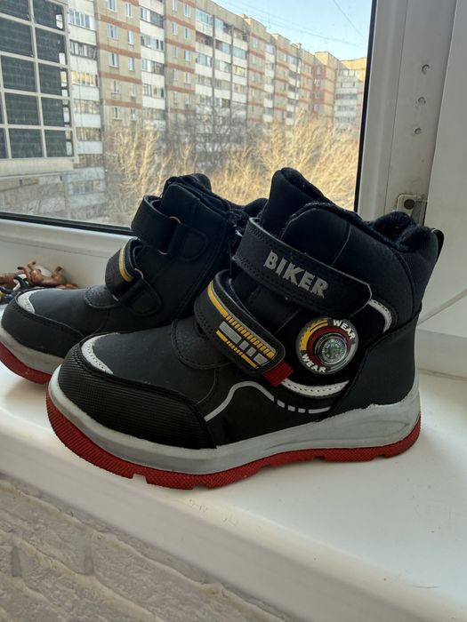 Продам детскую обувь