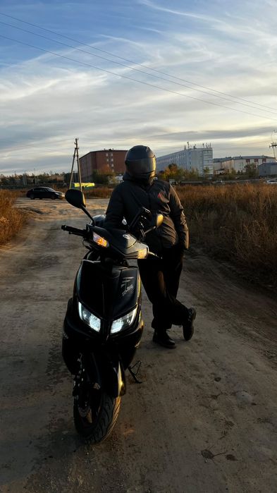 Продам скутер м8 Jilang