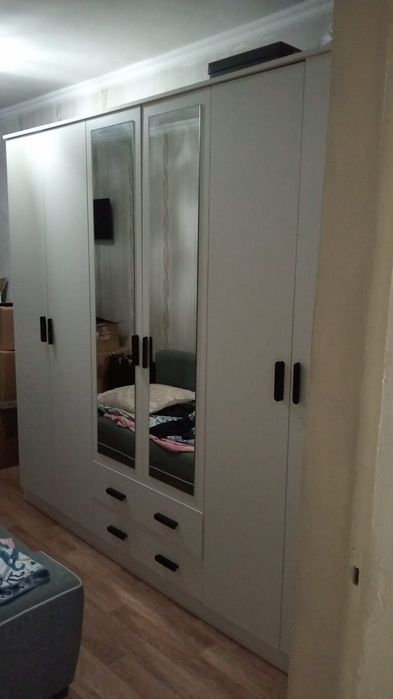 Продаеться Шкаф и диван