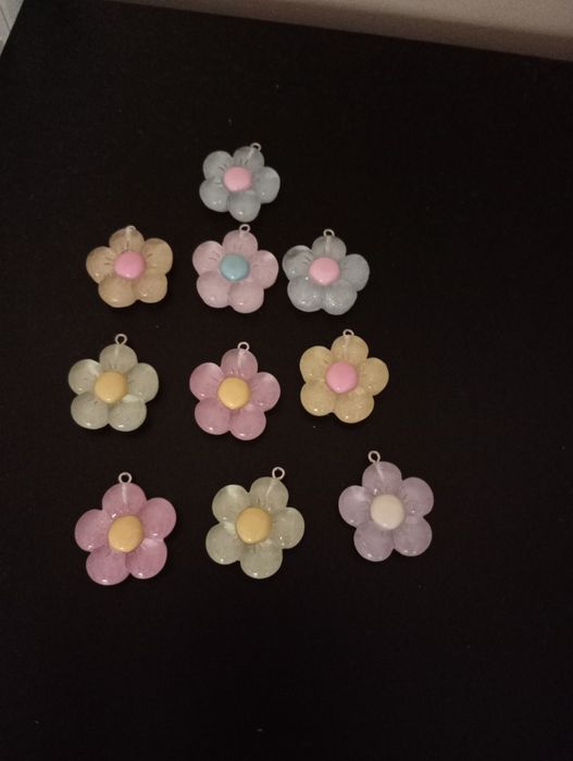 Ръчна изработка на обеци с различни висулки и елементии